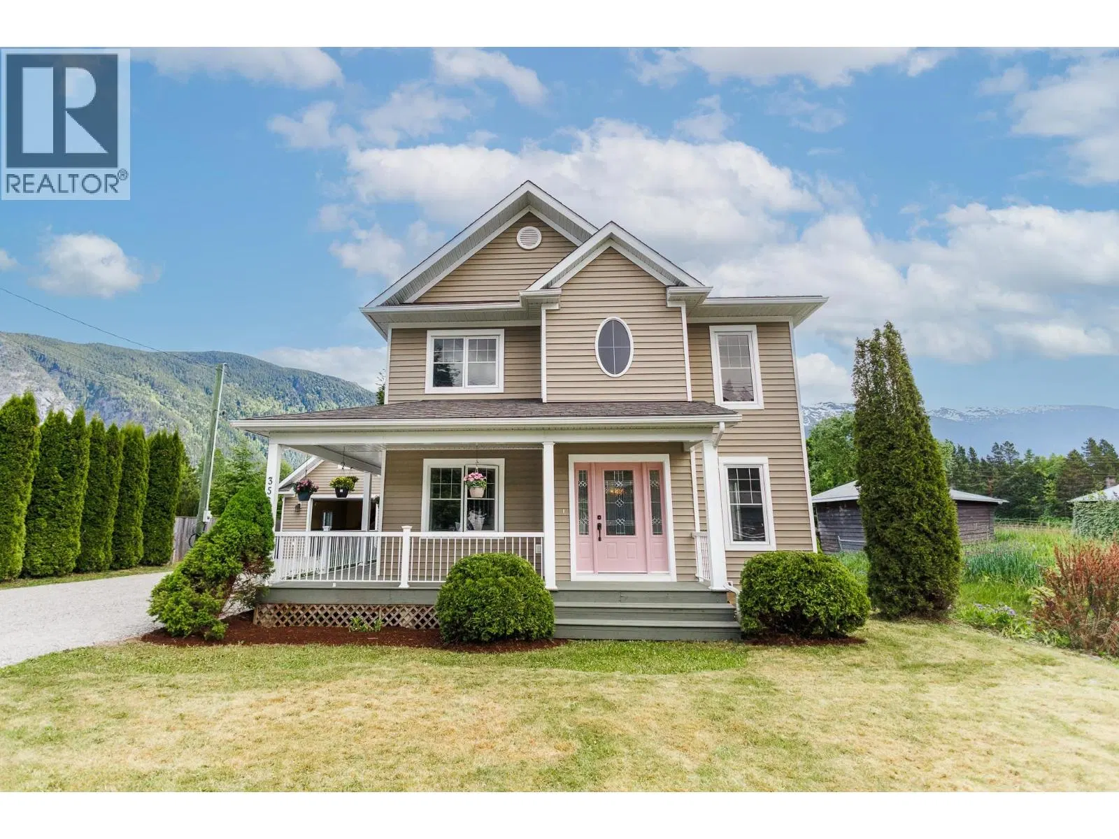 Photo 1 of 32 at 3561 COTTONWOOD Crescent