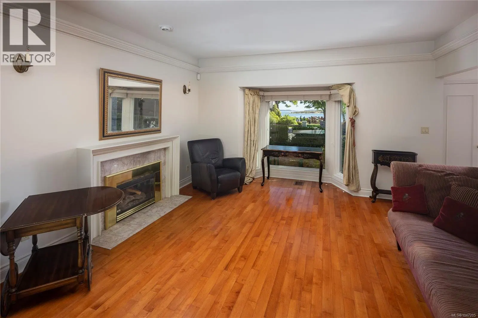 Photo 4 of 36 at 1632 Beach Drive
