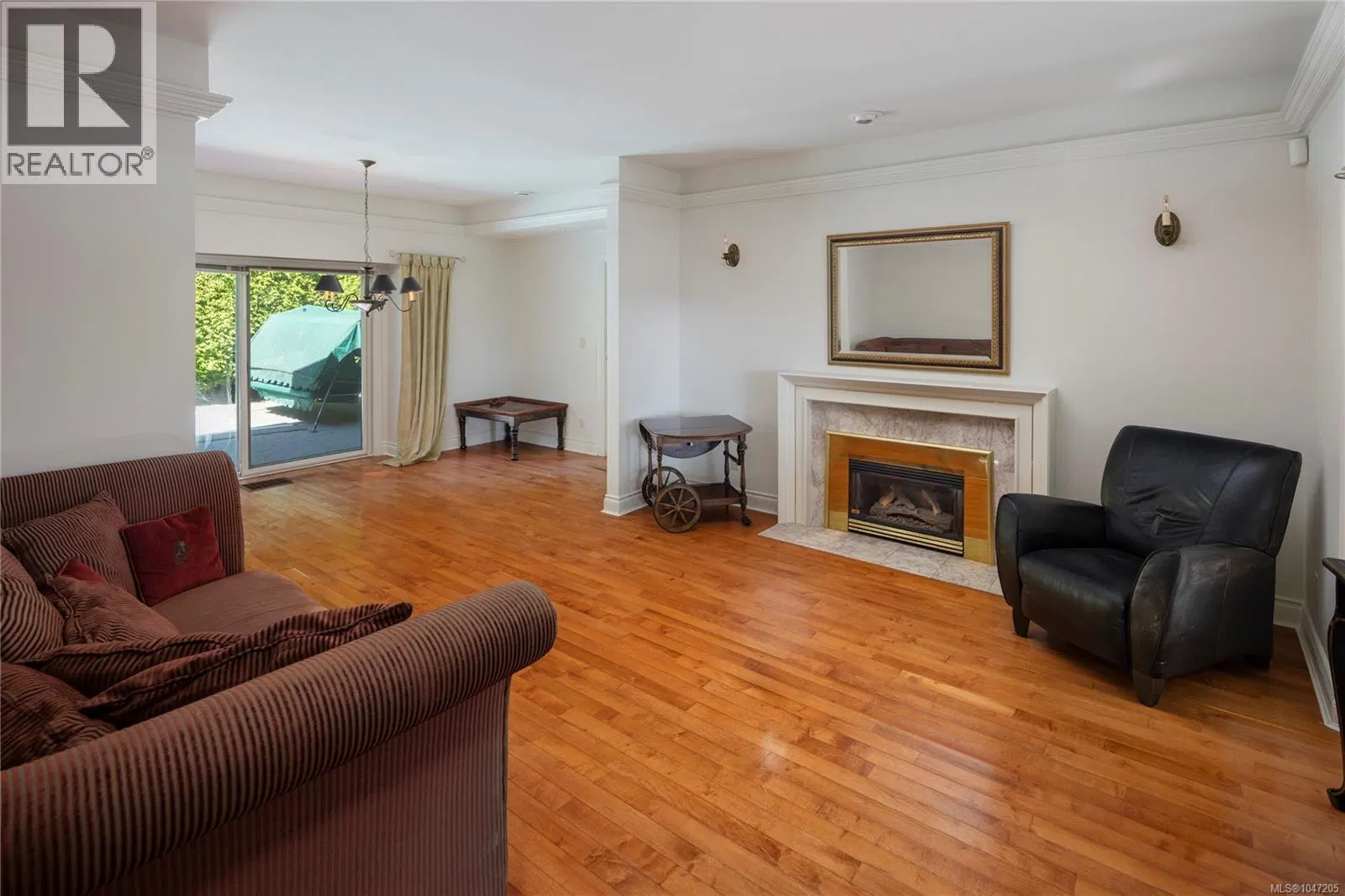 Photo 5 of 36 at 1632 Beach Drive