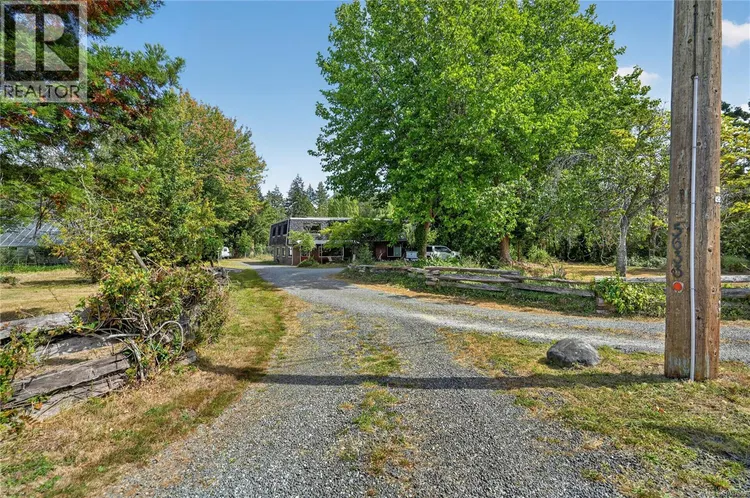 Photo 4 of 68 at 5633 STRICK Road