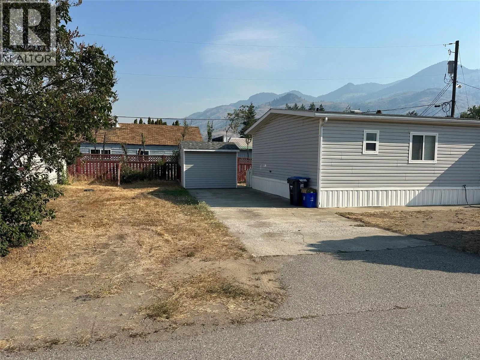 Photo 2 of 40 at 908 BLAKEBOROUGH Avenue