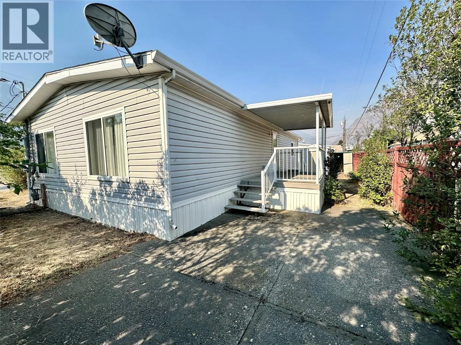 Photo 5 of 40 at 908 BLAKEBOROUGH Avenue