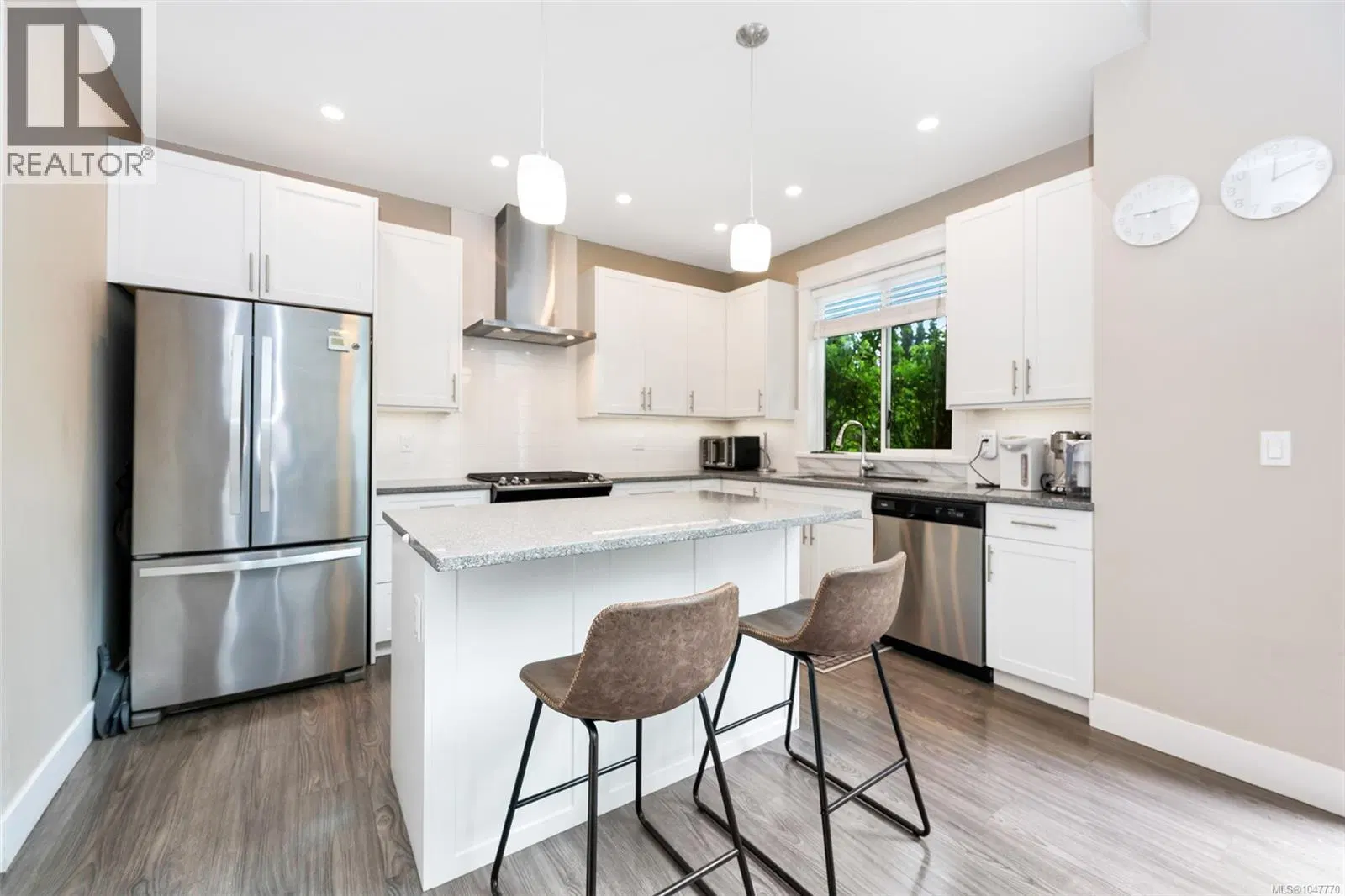 Photo 4 of 42 at 2466 Blairgowrie Road