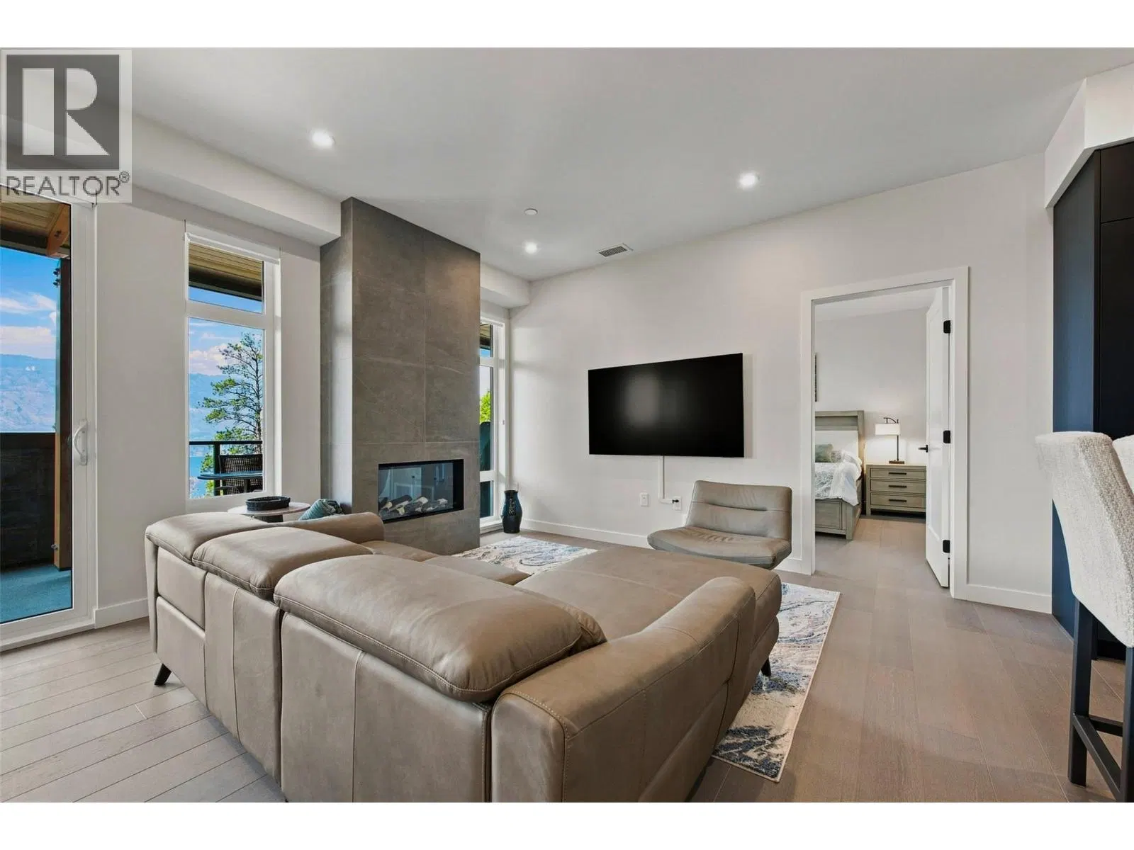 Photo 3 of 32 at #307 – 9652 Benchland Drive
