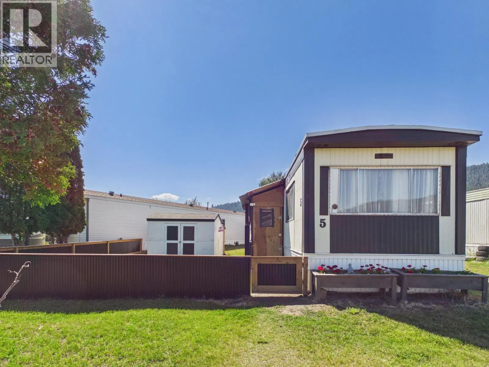 #5 – 3001 MACKENZIE Avenue