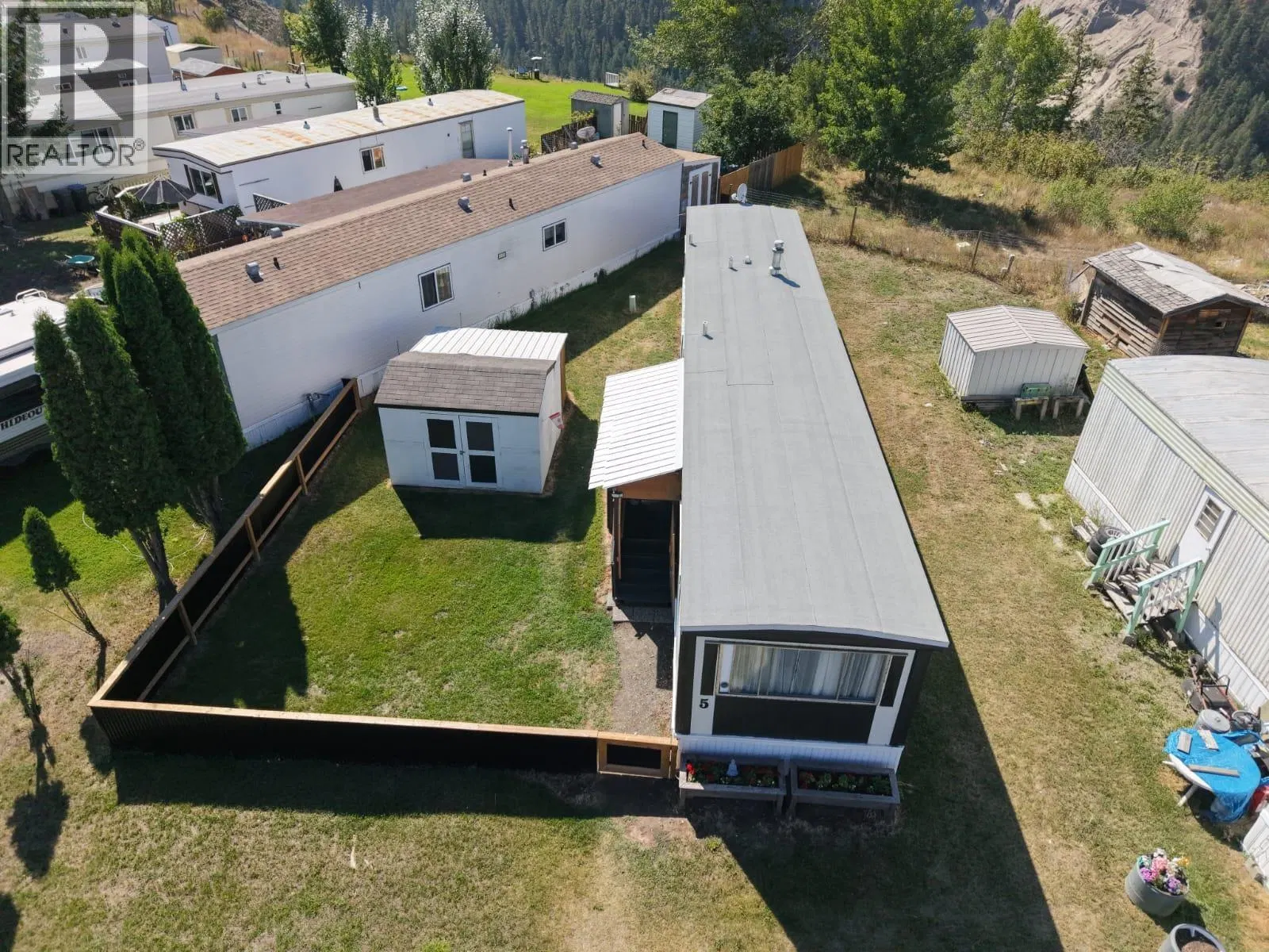 Photo 3 of 27 at #5 – 3001 MACKENZIE Avenue