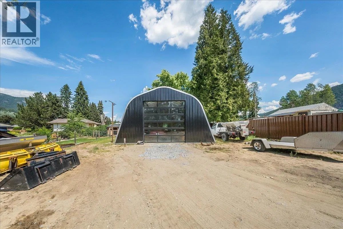 Photo 3 of 54 at 526 12TH Avenue