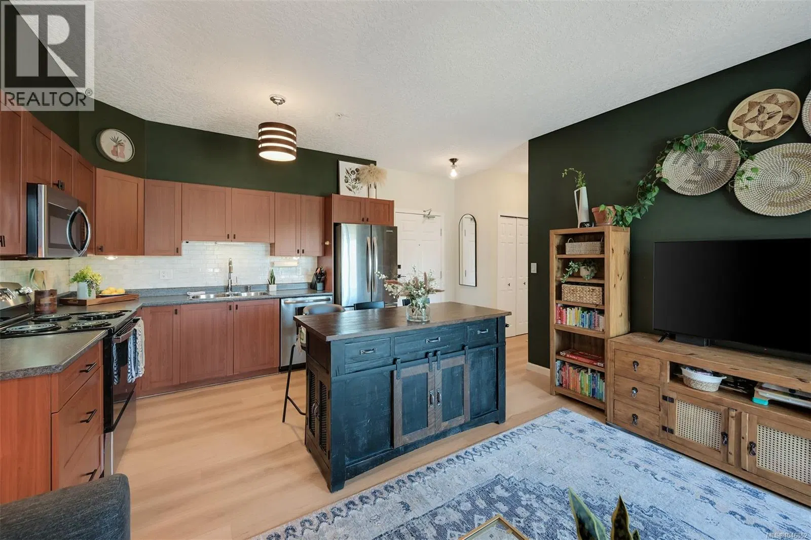 Photo 3 of 37 at #303 – 383 Wale Road