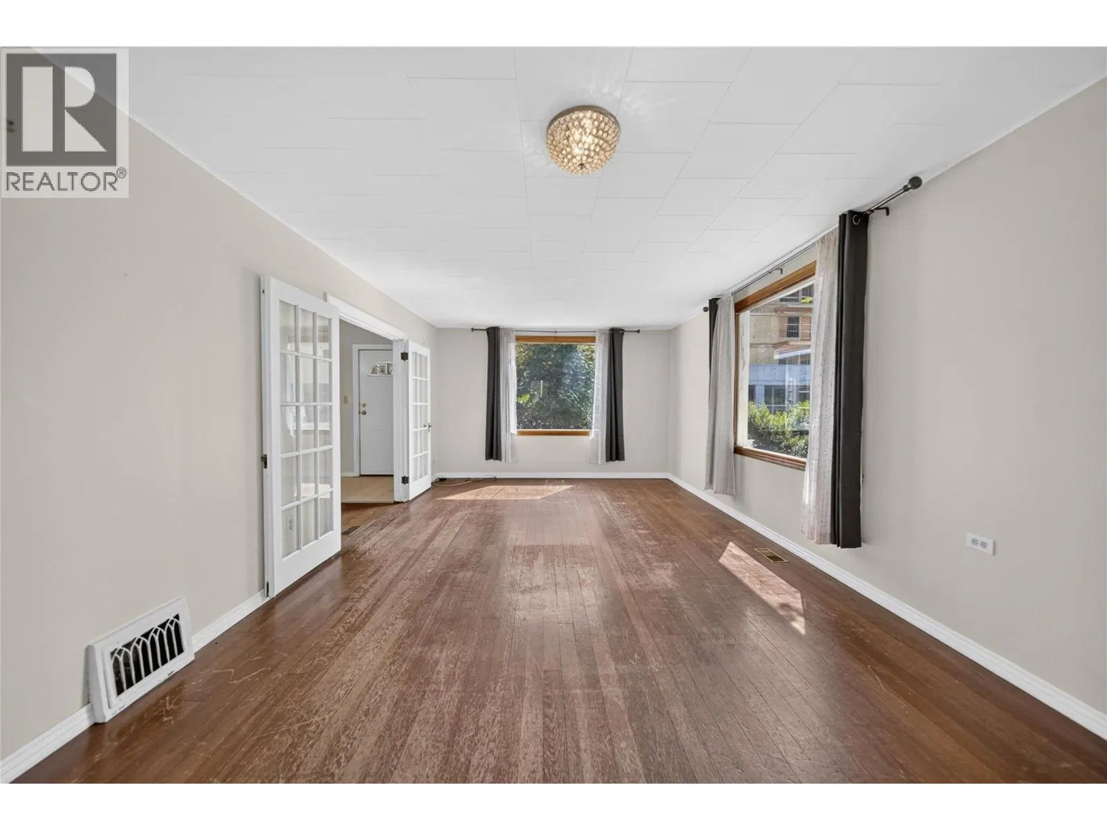 Photo 5 of 58 at 691 3rd Avenue