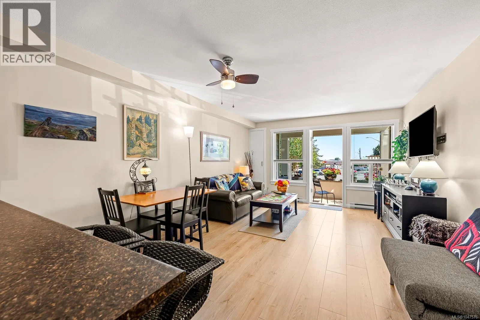 Photo 4 of 27 at #11 – 115 20th Street