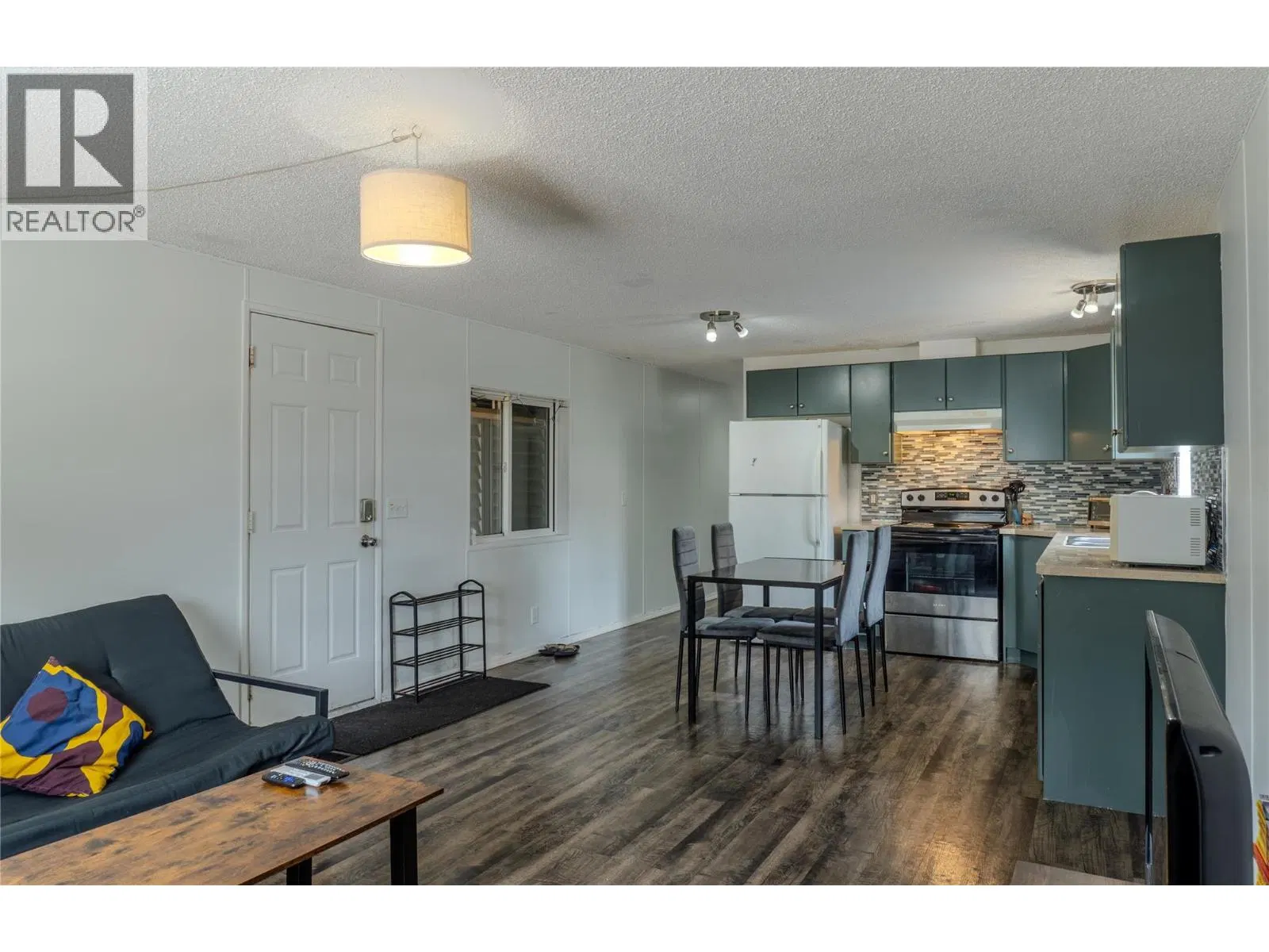 Photo 3 of 16 at #10 – 606 Edward Street