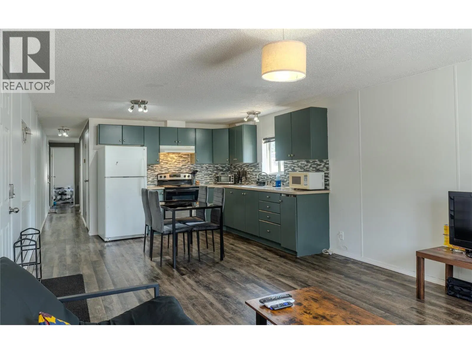 Photo 4 of 16 at #10 – 606 Edward Street