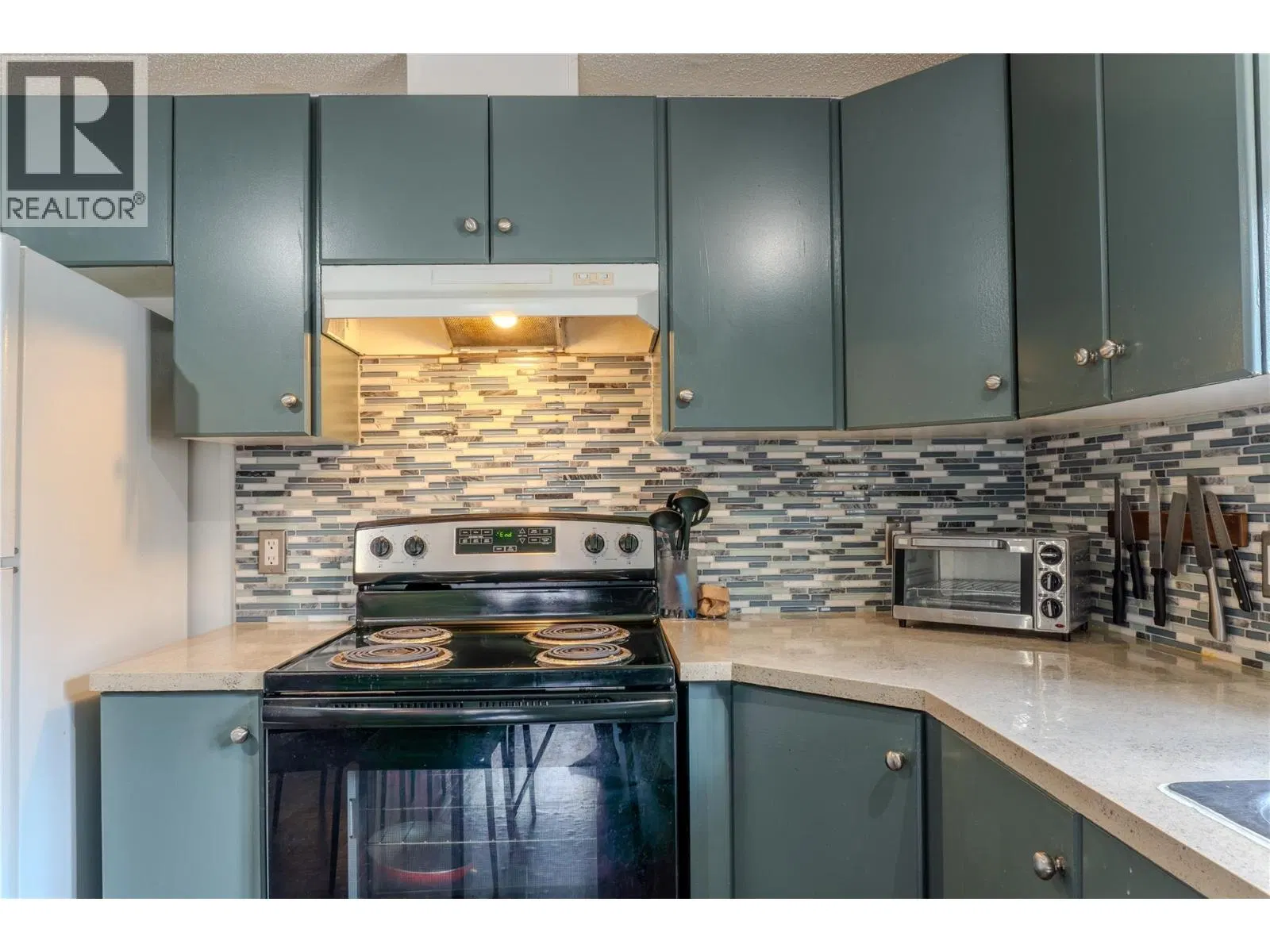 Photo 5 of 16 at #10 – 606 Edward Street