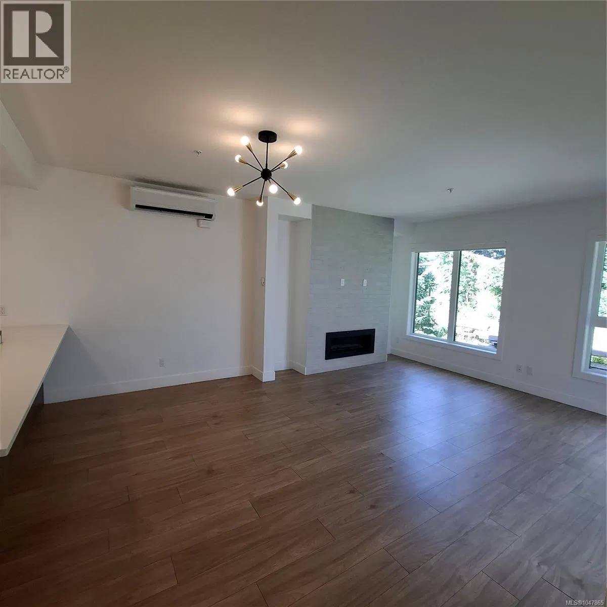 Photo 5 of 51 at #8 – 2330 Sooke Road