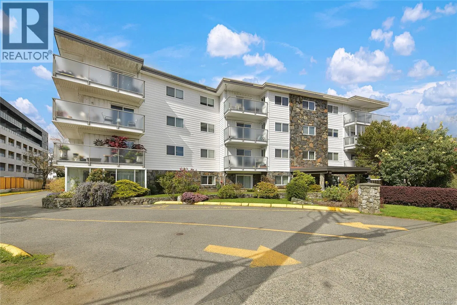 Photo 1 of 28 at #214 – 848 Esquimalt Road