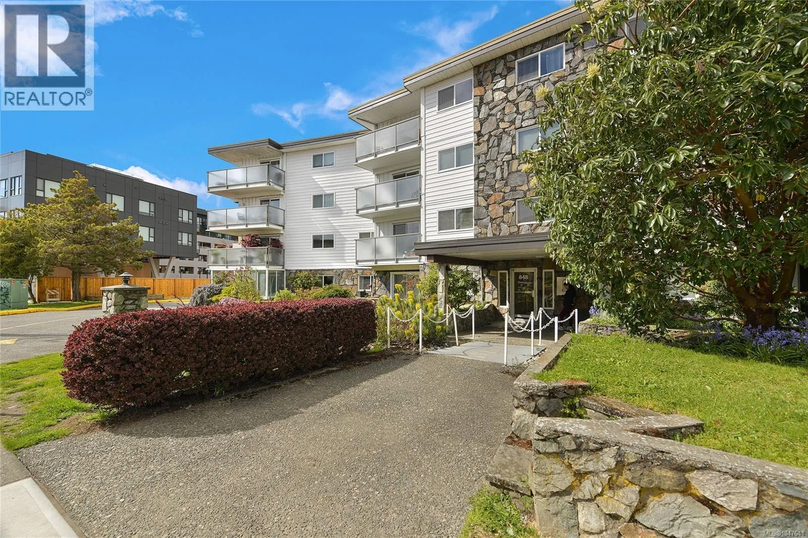 Photo 2 of 28 at #214 – 848 Esquimalt Road