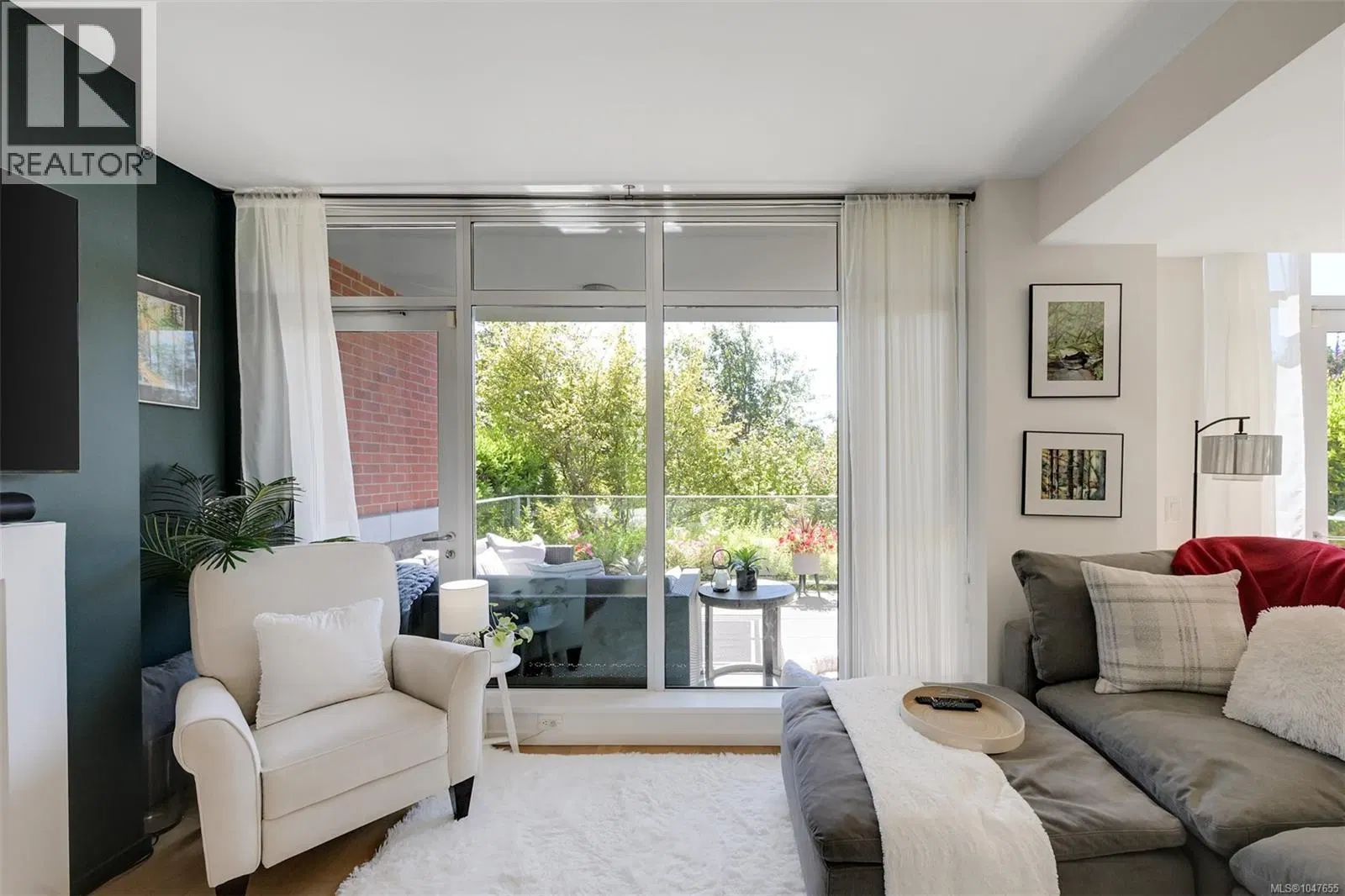 Photo 4 of 50 at TH5 – 100 Saghalie Avenue