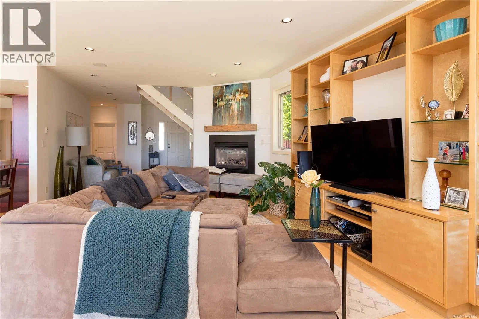 Photo 5 of 40 at 5469 Sooke Road