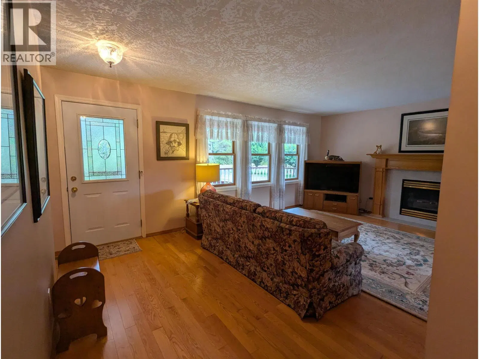 Photo 2 of 40 at 1289 COTTONWOOD Street