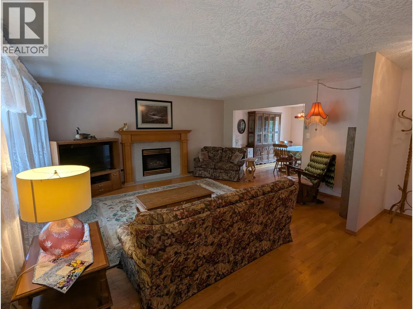 Photo 3 of 40 at 1289 COTTONWOOD Street