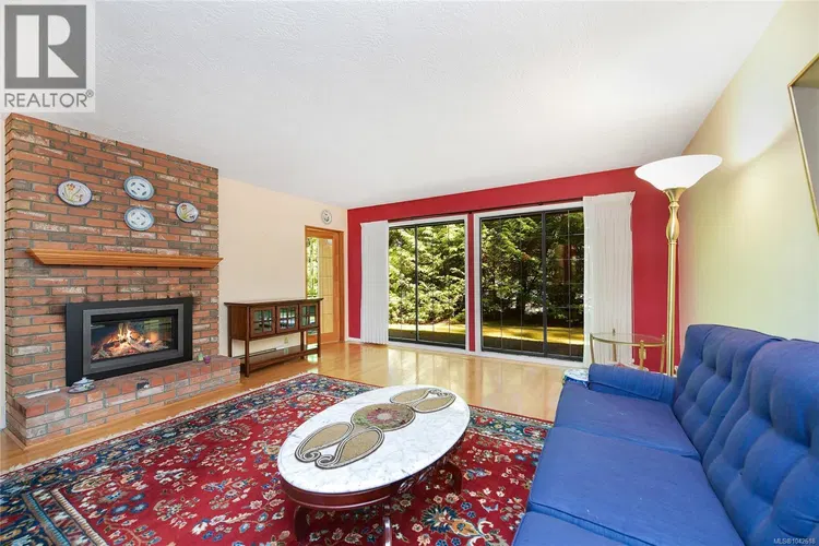 Photo 4 of 50 at #3 – 4631 Lochside Drive