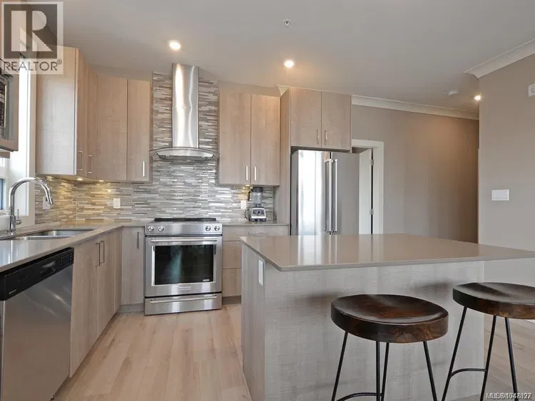 Photo 3 of 19 at #403 – 300 Michigan Street