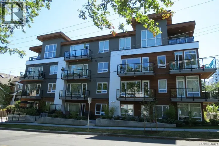 Photo 4 of 19 at #403 – 300 Michigan Street