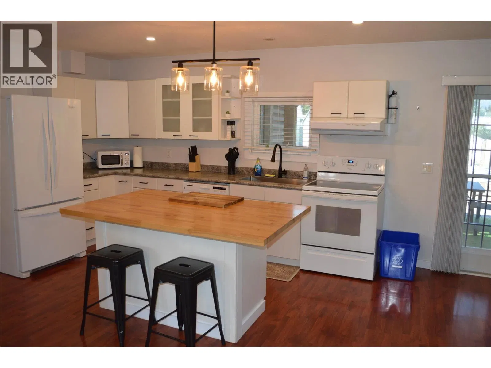 Photo 4 of 48 at 1605 Neimi Road