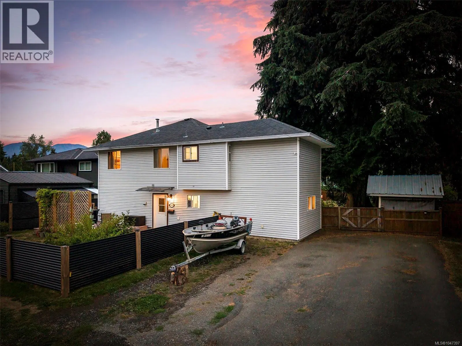 Photo 3 of 48 at 3391 Bevan Road