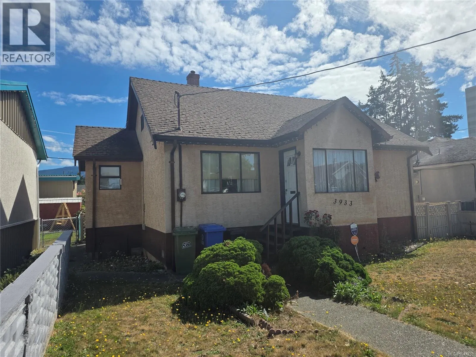 Photo 3 of 22 at 3933 10th Avenue