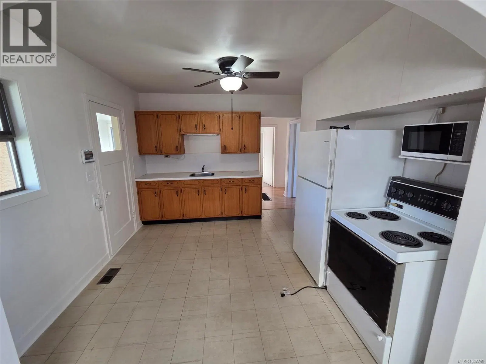Photo 5 of 22 at 3933 10th Avenue