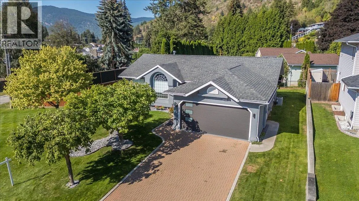 Photo 2 of 70 at 900 7TH Street