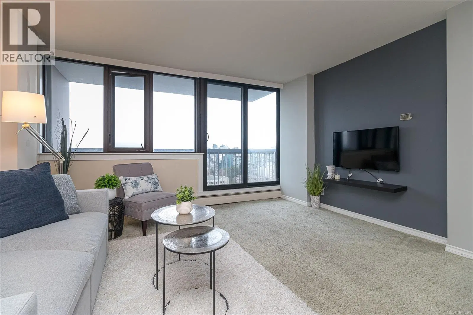 Photo 4 of 29 at #1603 – 647 Michigan Street