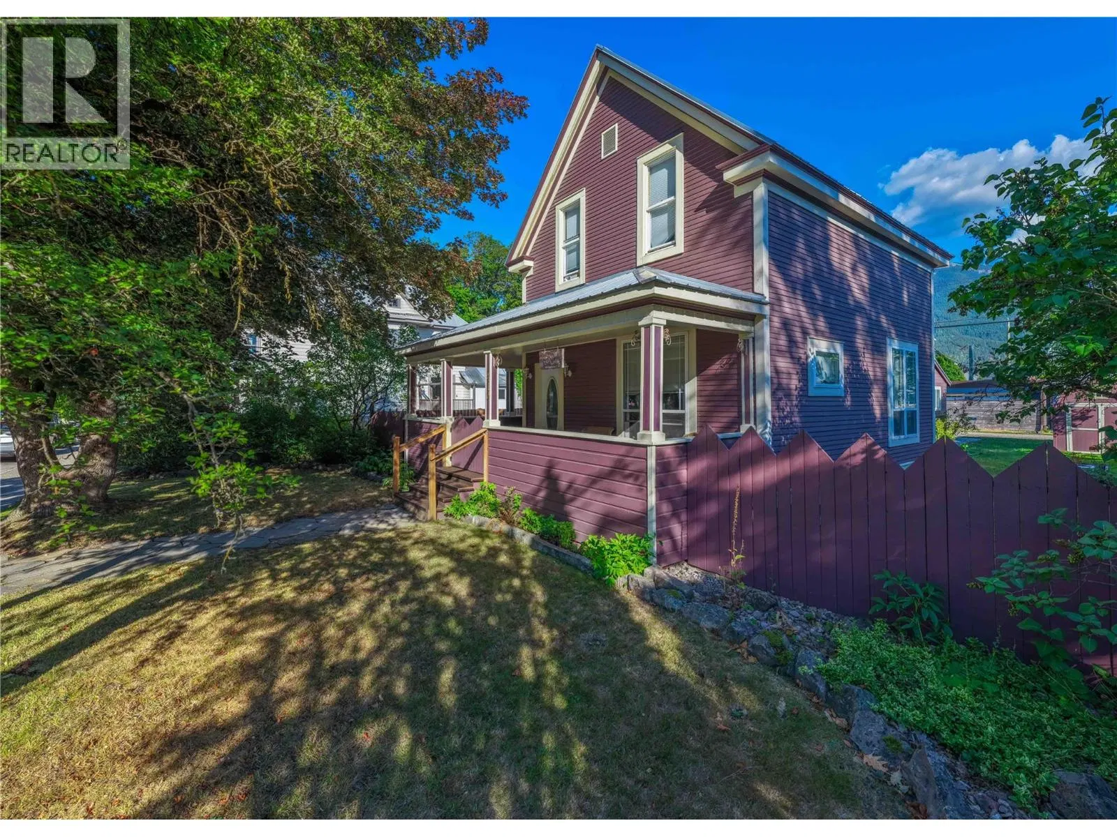 408 & 410 Mackenzie Avenue