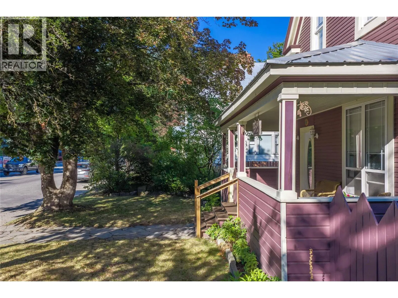 Photo 5 of 50 at 408 & 410 Mackenzie Avenue