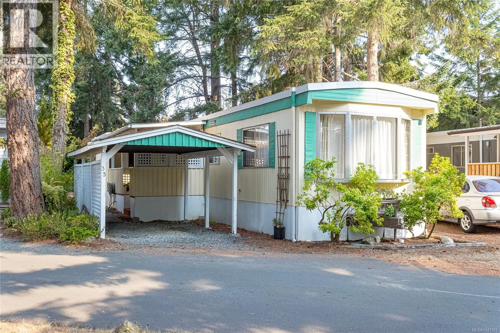 #33 – 1247 Arbutus Road