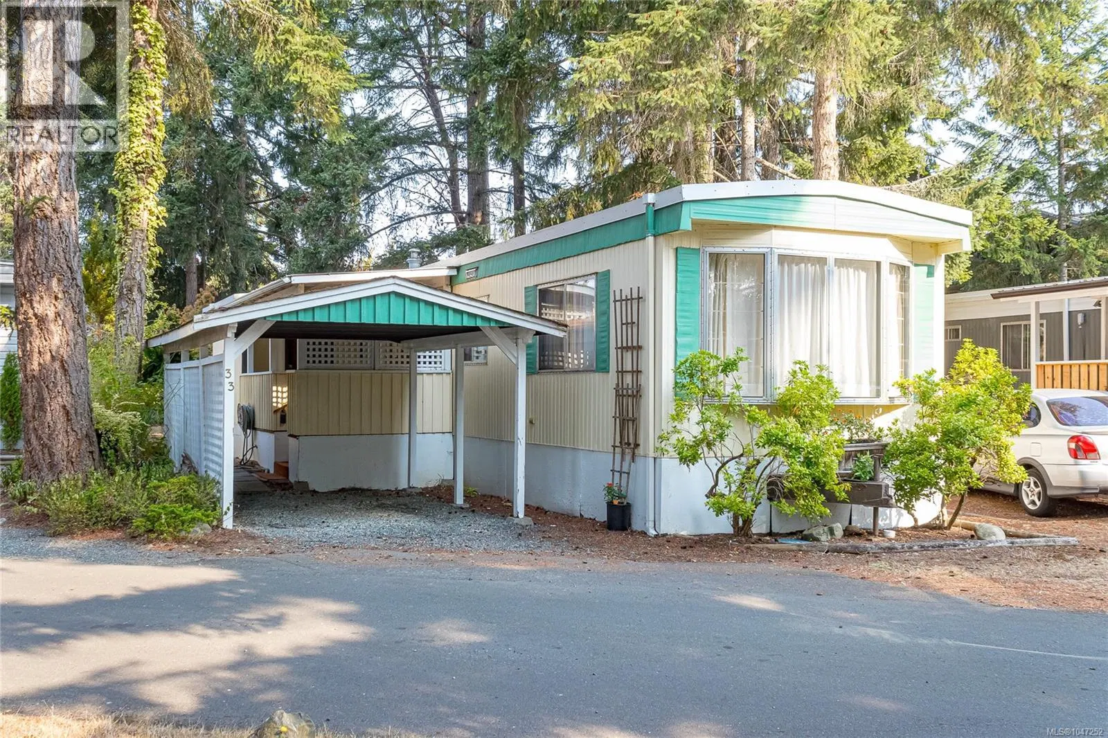 Photo 1 of 40 at #33 – 1247 Arbutus Road