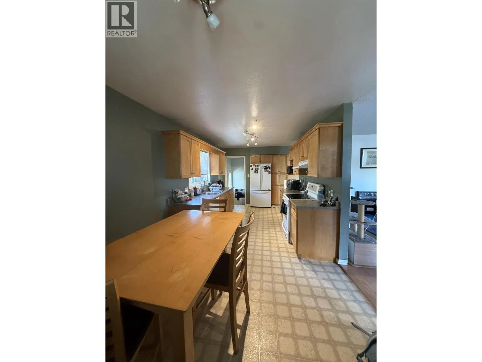 Photo 5 of 14 at 454 8TH Avenue