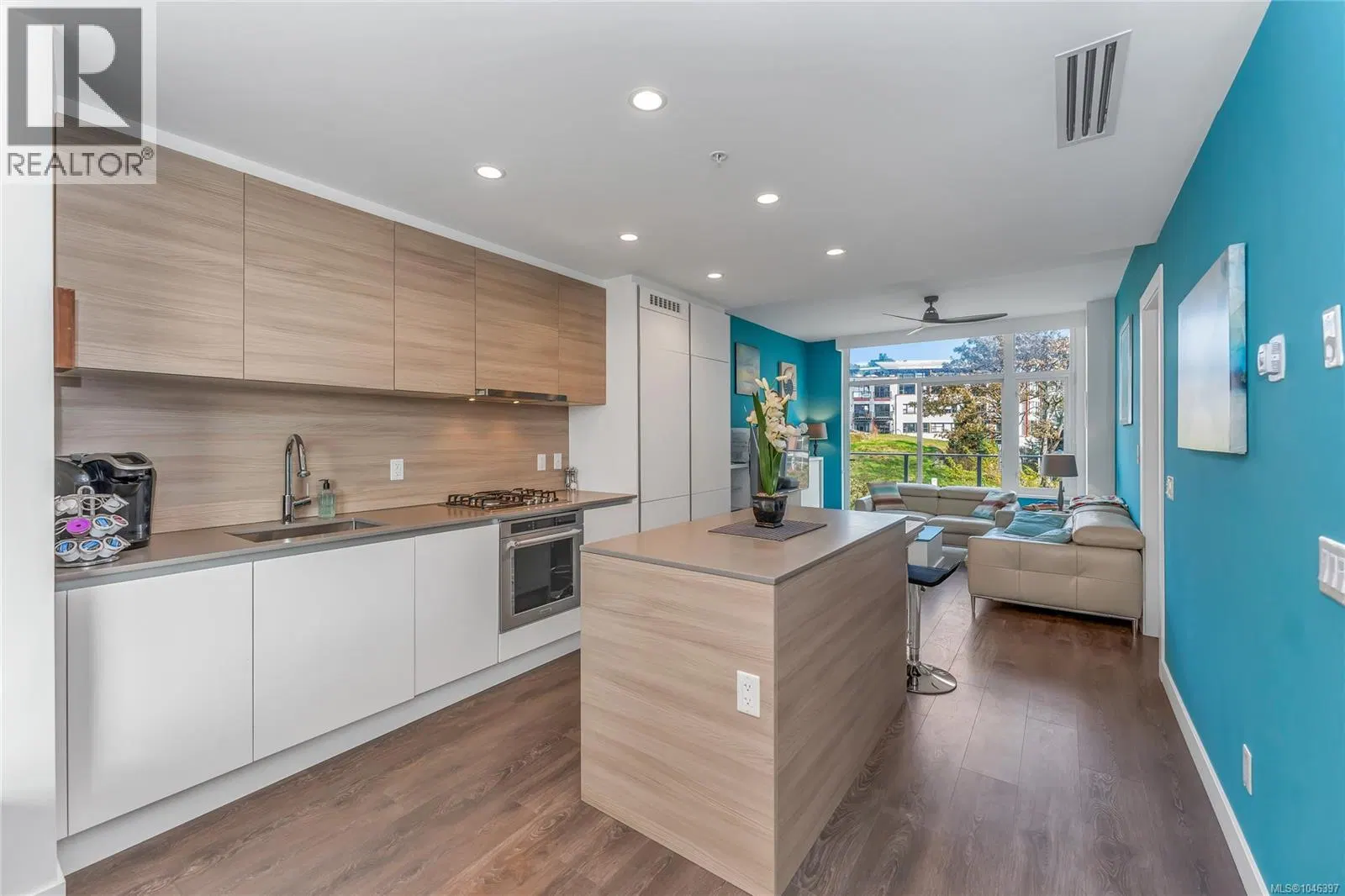 Photo 5 of 30 at #211 – 70 Saghalie Road
