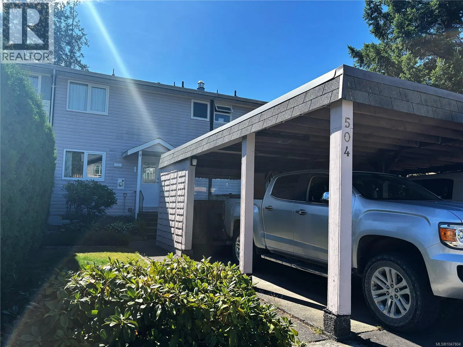 Photo 1 of 36 at 504 Maquinna Crescent