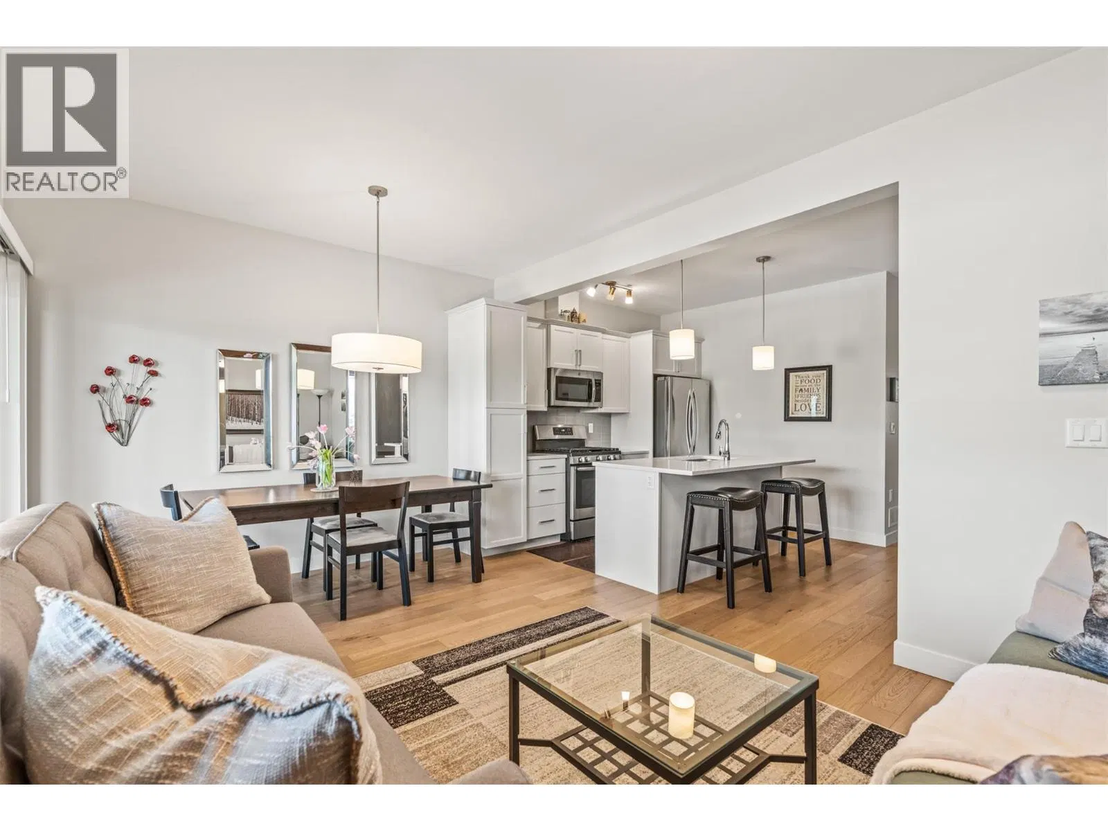 Photo 5 of 41 at #5 – 4600 Okanagan Avenue