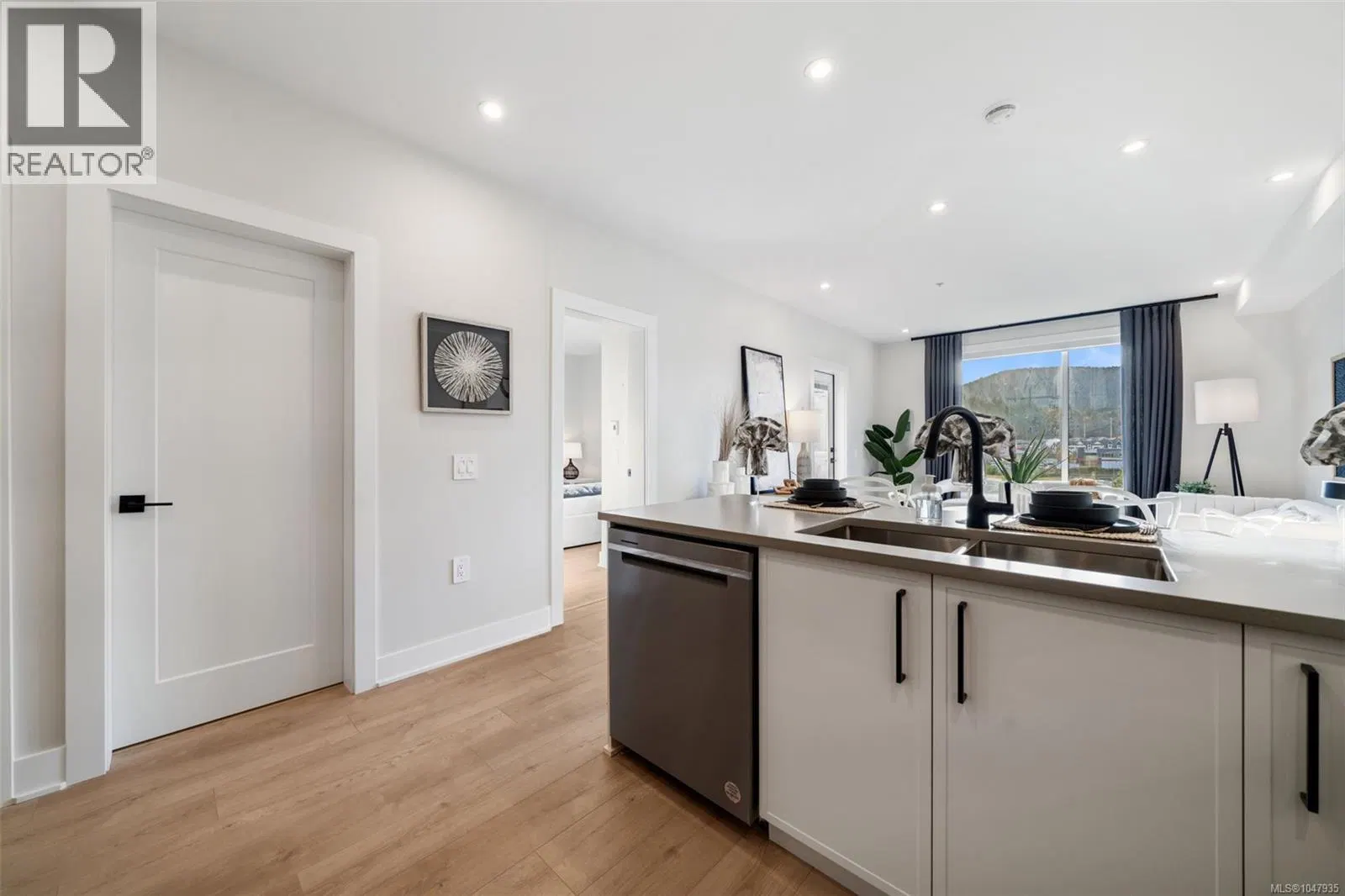Photo 5 of 21 at #602 – 1371 Goldstream Avenue