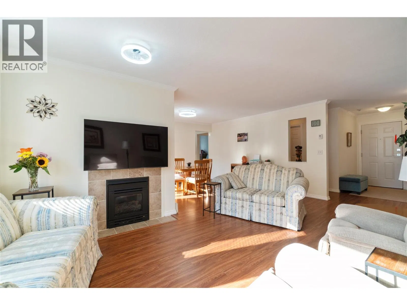 Photo 5 of 28 at #107 – 250 5 Street