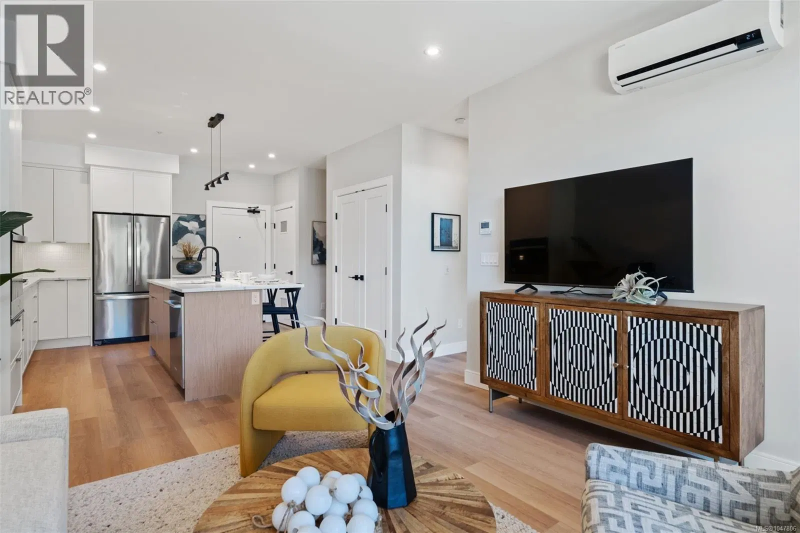 Photo 3 of 16 at #210 – 1810 Selenite Place
