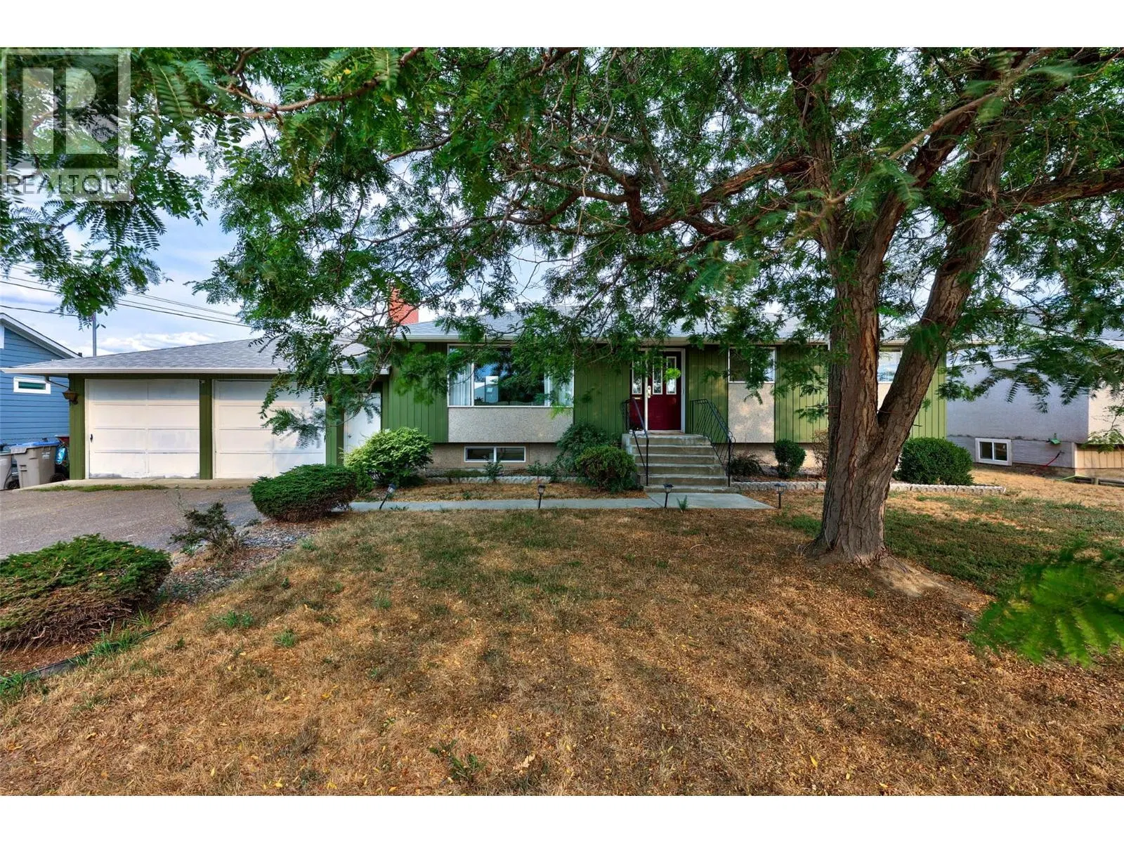 Photo 2 of 34 at 881 MCGILLIVRAY Street