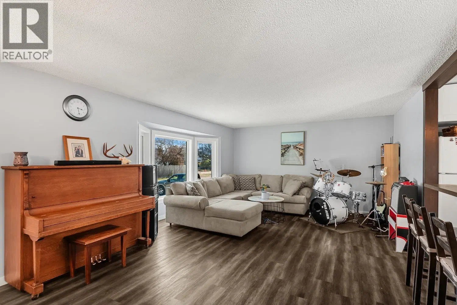 Photo 3 of 19 at 1641 11TH Avenue