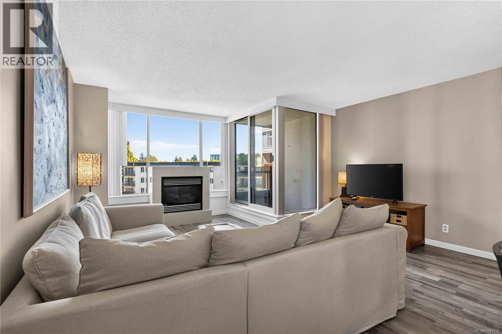 Photo 5 of 45 at #506 – 325 Maitland Street