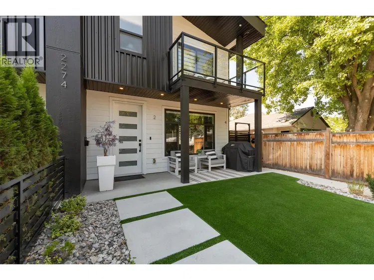 Photo 3 of 42 at #2 – 2274 Woodlawn Street