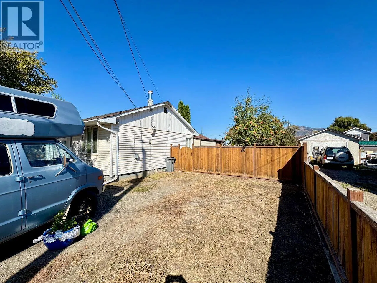 Photo 2 of 28 at 223 Larch Avenue