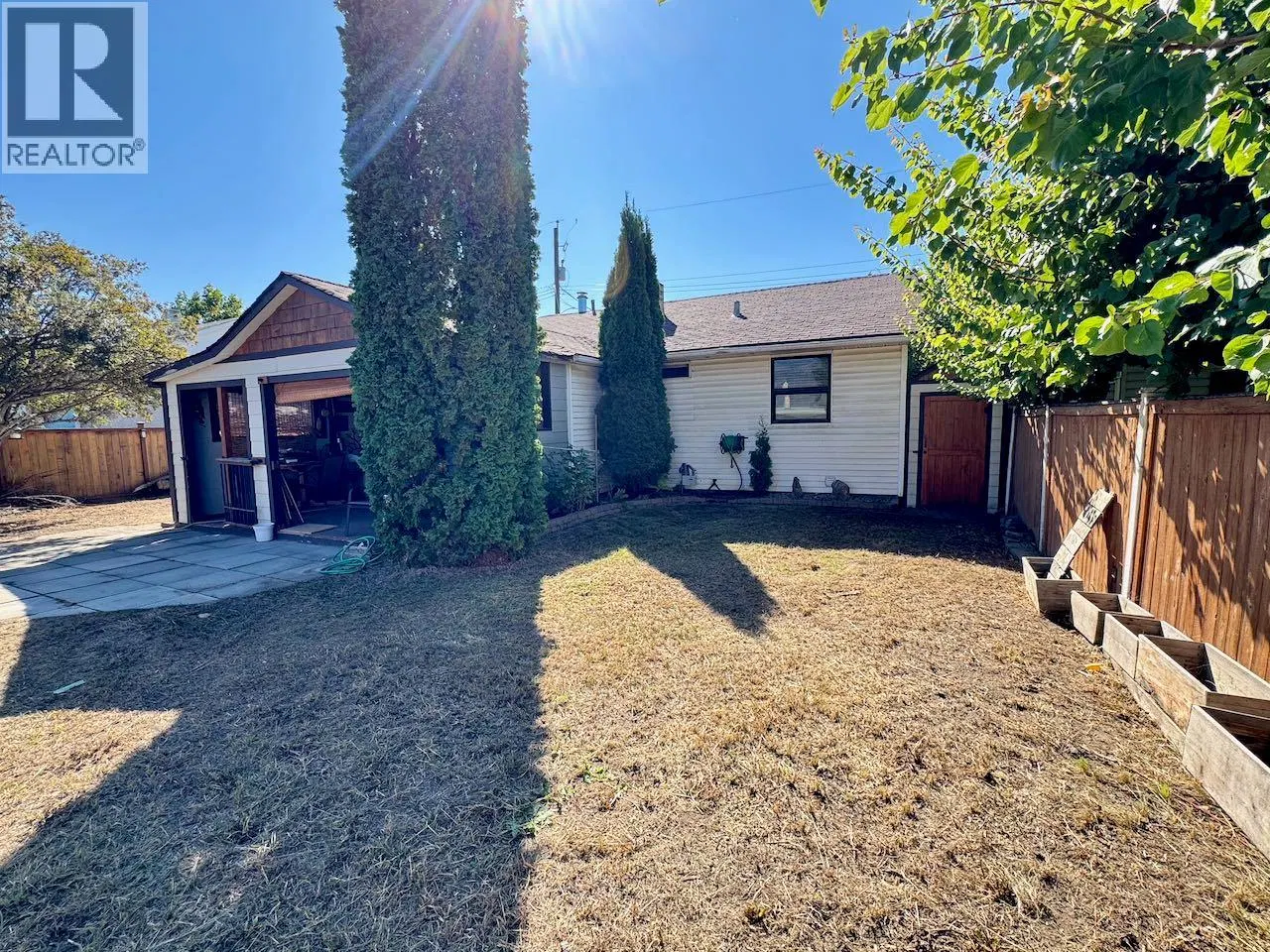 Photo 4 of 28 at 223 Larch Avenue